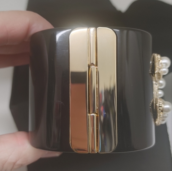 Chanel black lucite pearl bracelet - Picture 7 of 11